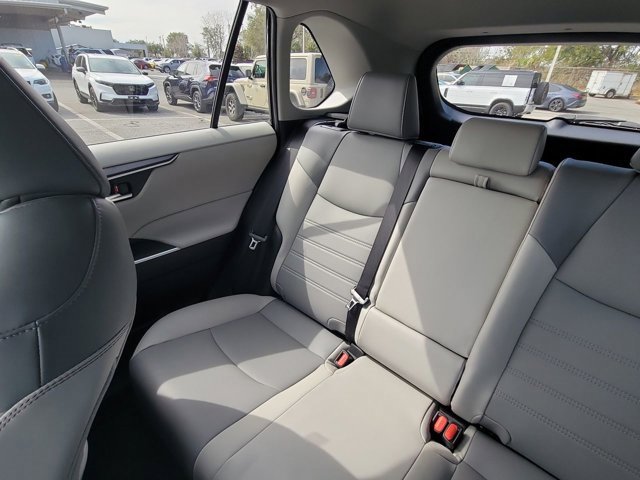Used 2023 Toyota RAV4 XLE Premium image 4