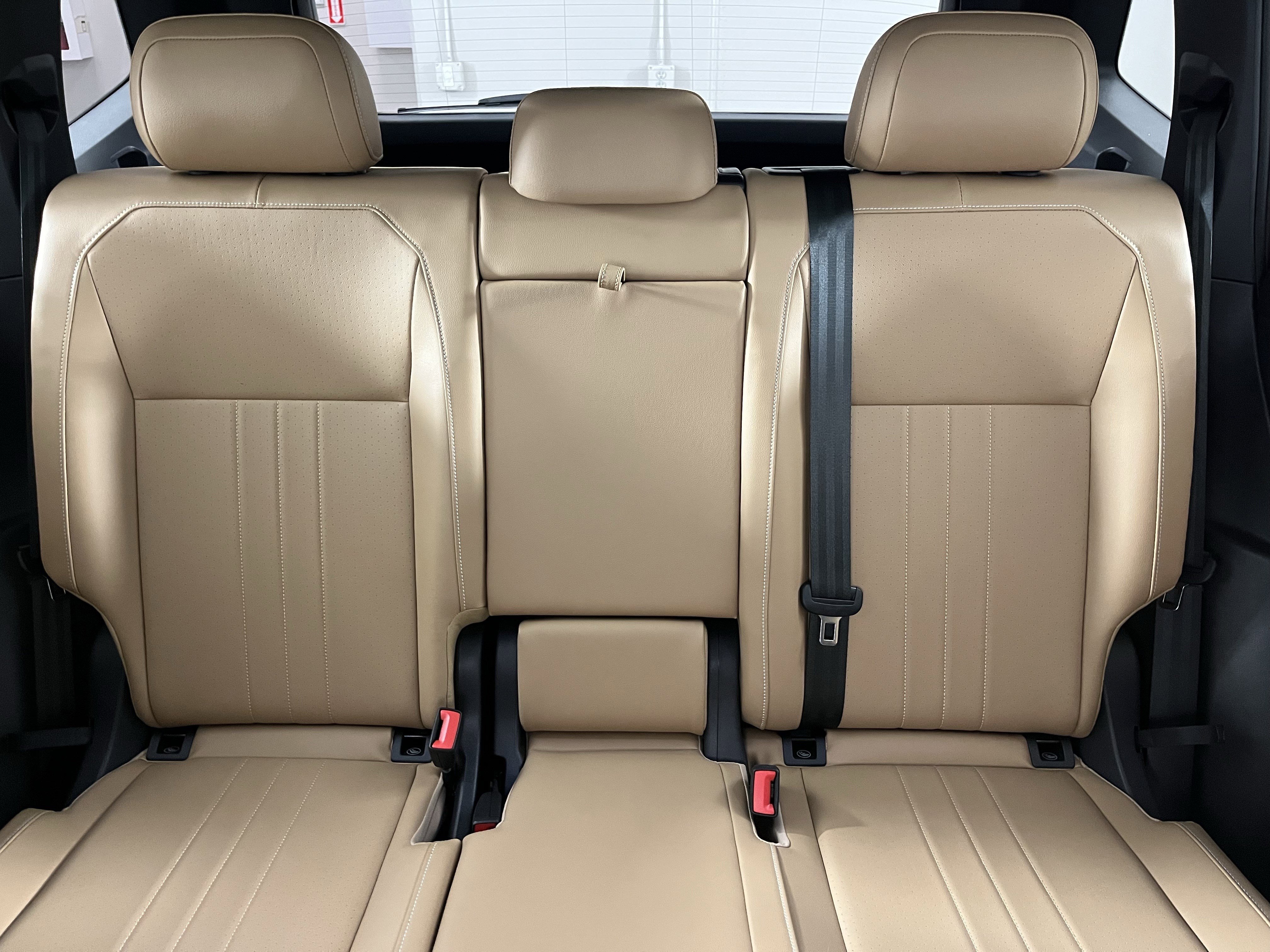 Certified 2024 Volkswagen Tiguan SE R-Line image 23