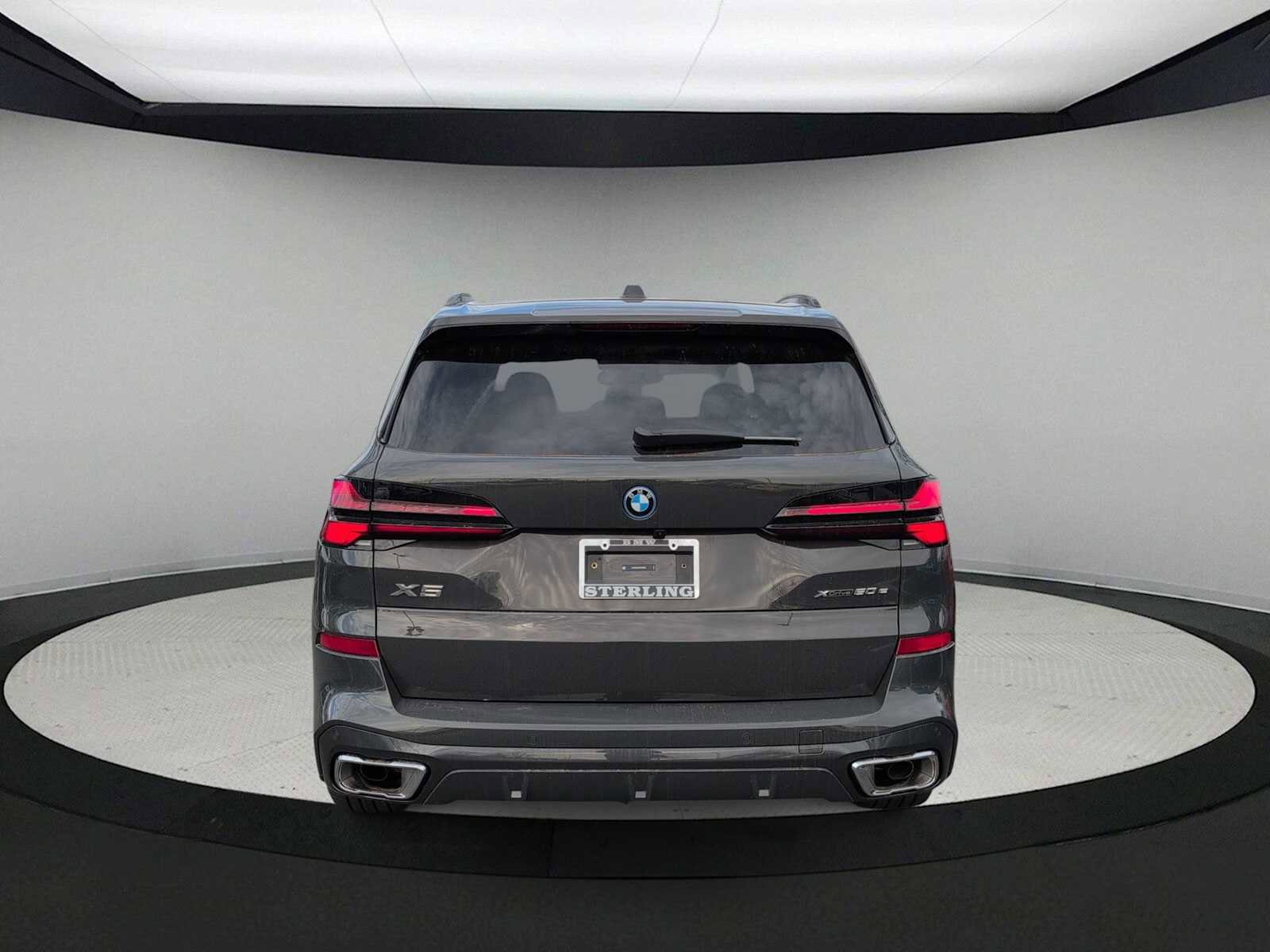 Used 2026 BMW X5 xDrive50e w/ M Sport Package image 7