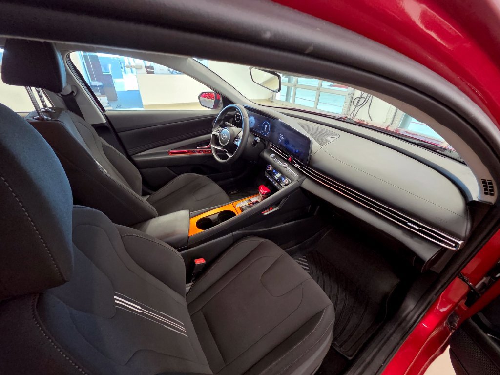 Used 2023 Hyundai Elantra SEL w/ Convenience Package FWD image 15
