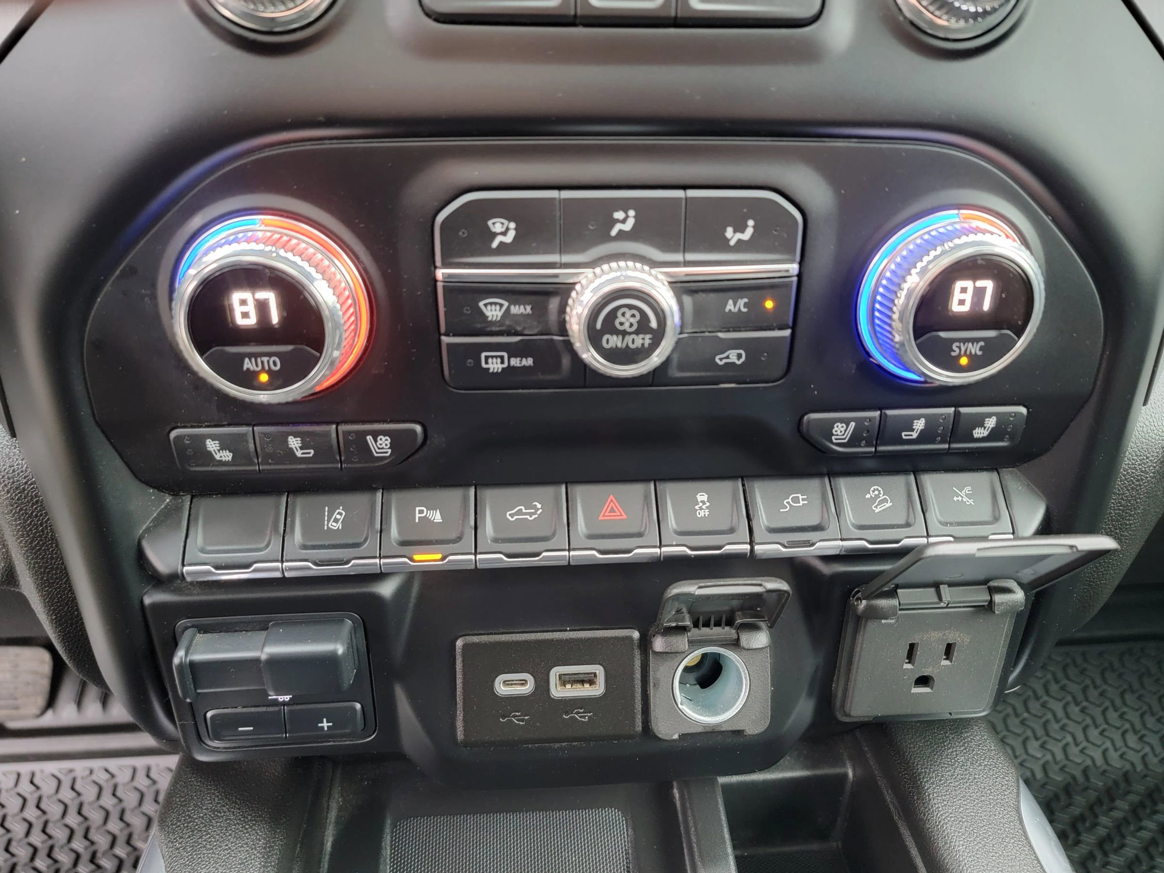 Used 2021 GMC Sierra 2500 AT4 w/ AT4 Premium Plus Package image 17