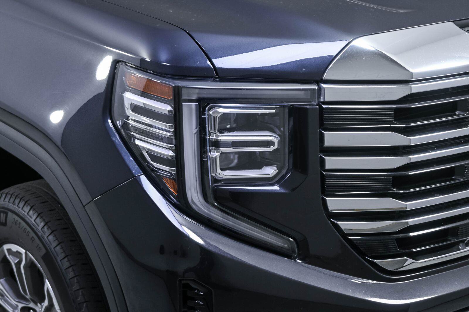 Used 2025 GMC Sierra 1500 SLT RWD image 33