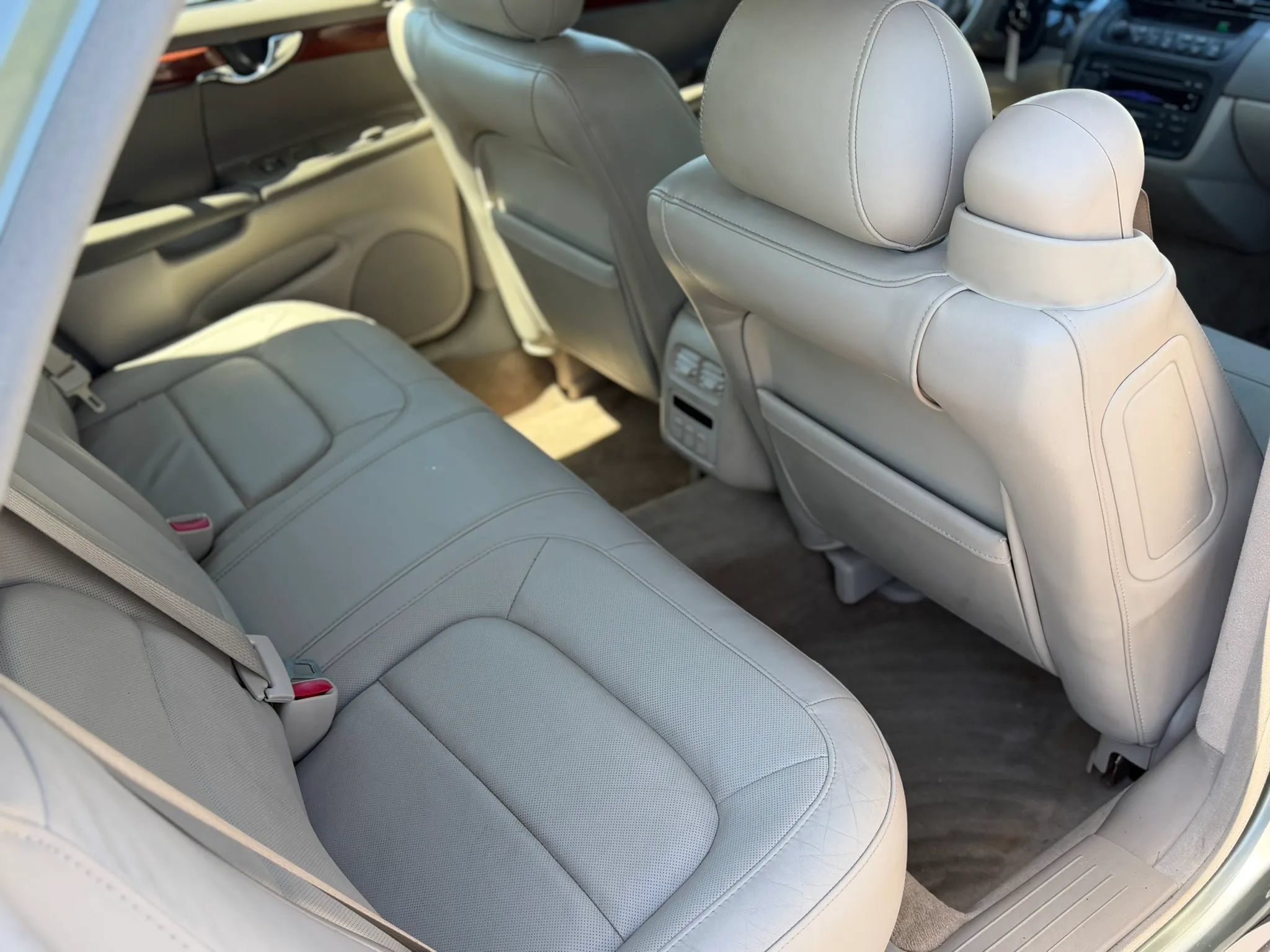 Used 2005 Cadillac De Ville FWD image 25