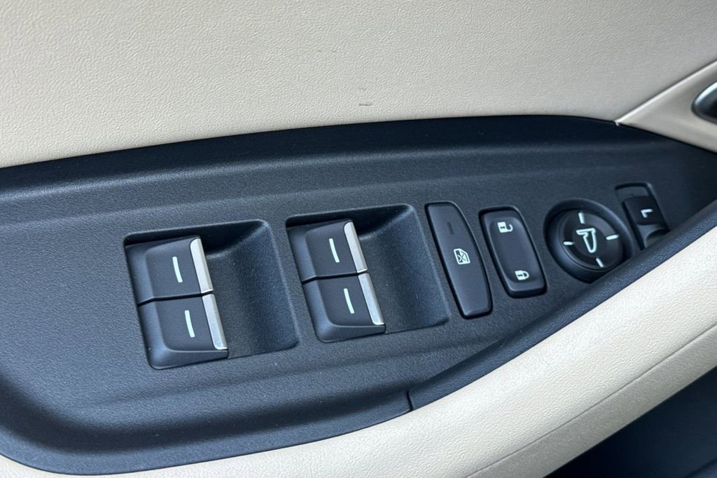 Certified 2025 Acura TLX w/ Technology Package image 16