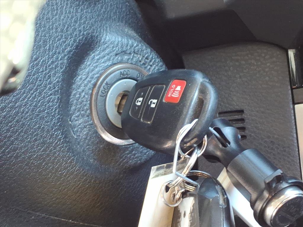 Used 2018 Toyota Tacoma SR image 16