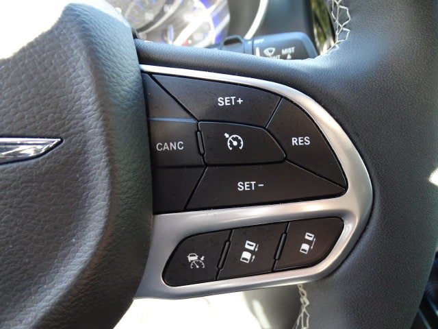 Certified 2026 Chrysler Pacifica Select FWD image 8