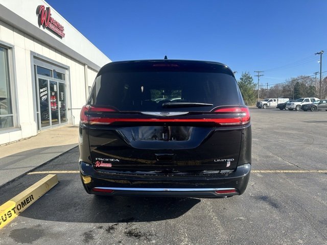 New 2026 Chrysler Pacifica Limited image 7