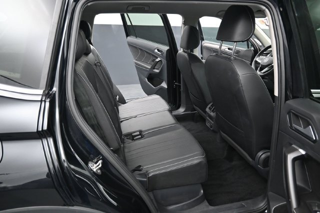 Used 2024 Volkswagen Tiguan SE AWD/4WD image 32
