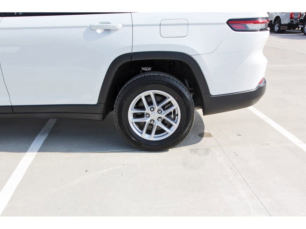 Used 2022 Jeep Grand Cherokee L Laredo w/ Luxury Tech Group I AWD/4WD image 34