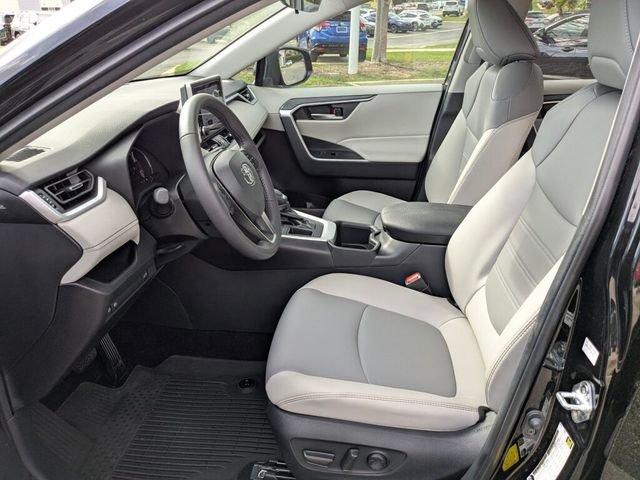 Used 2025 Toyota RAV4 XLE Premium image 23