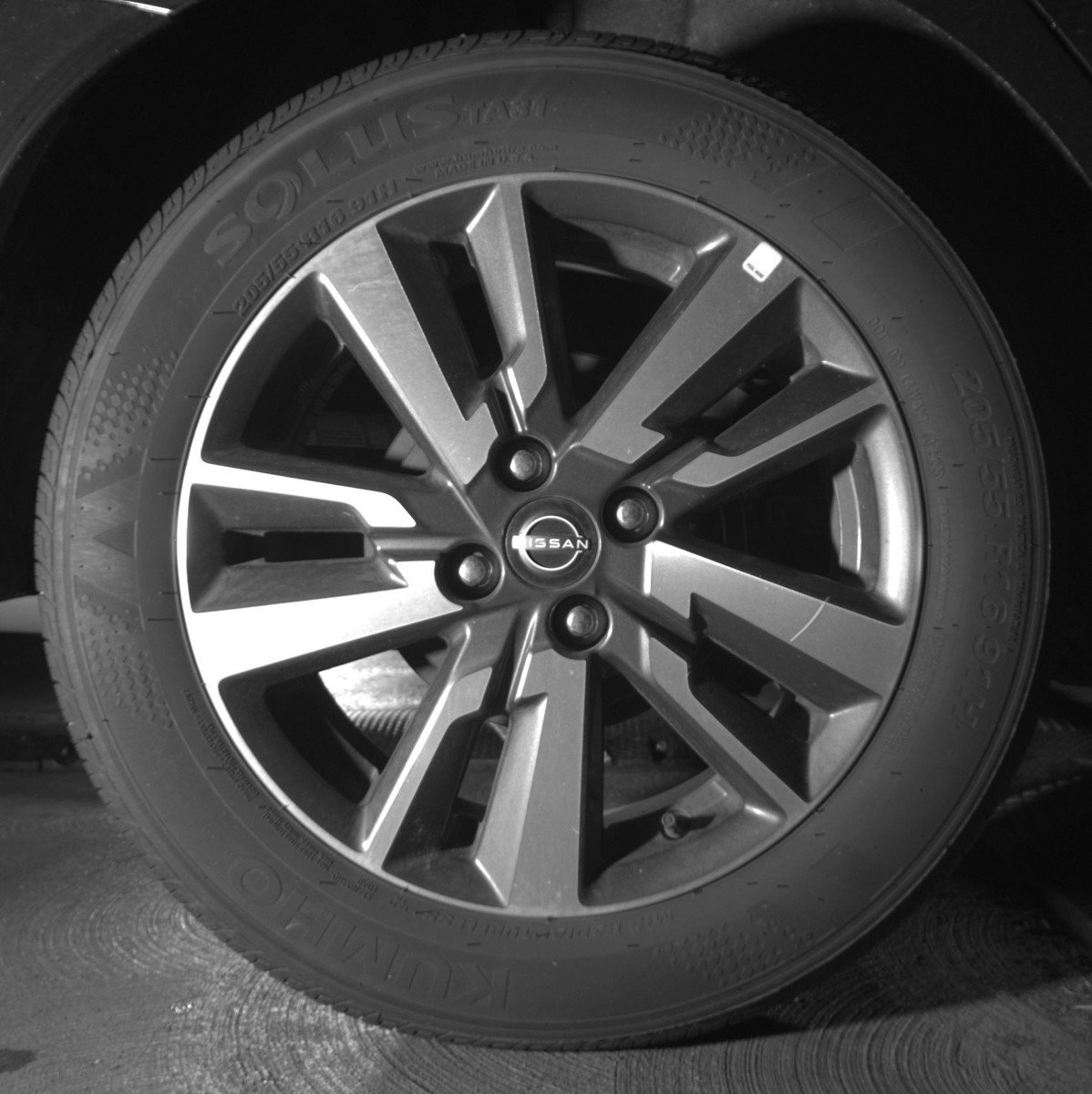 Used 2025 Nissan Versa SV FWD image 15