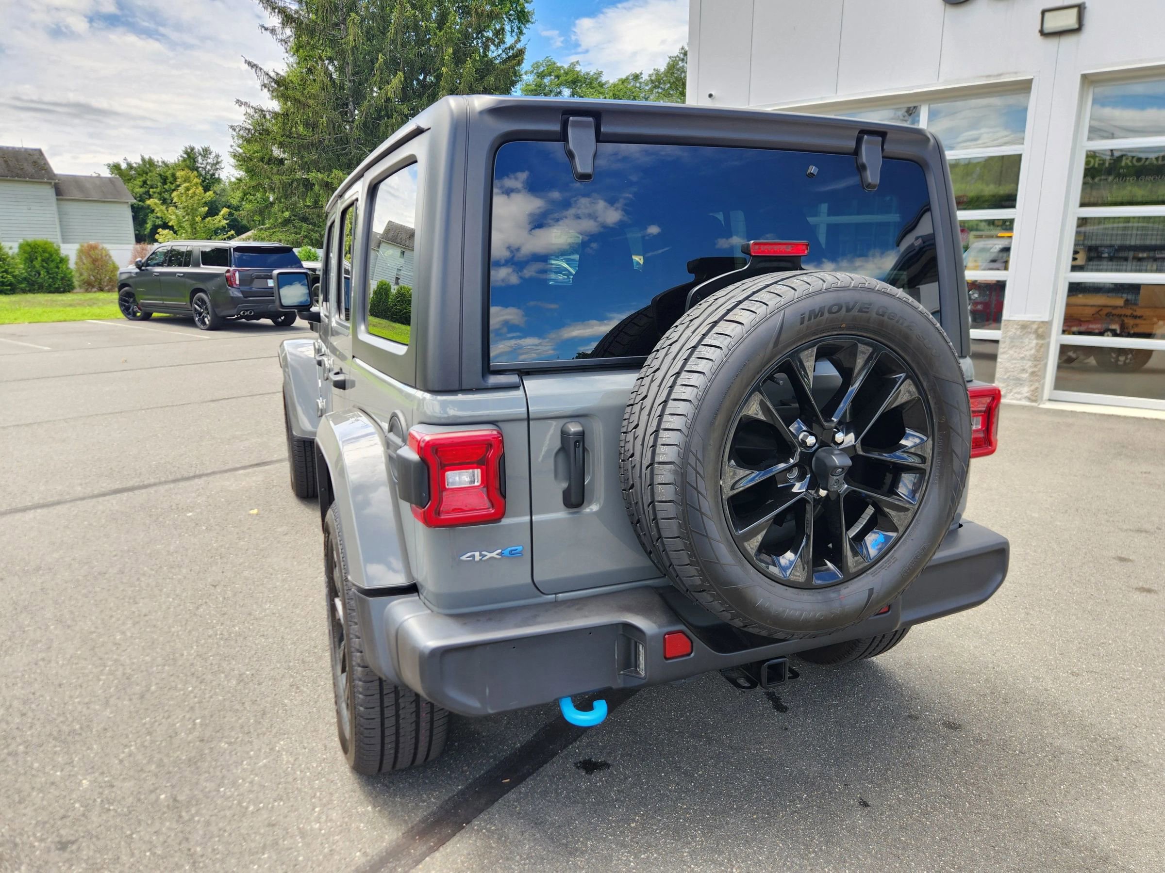 Used 2023 Jeep Wrangler Unlimited Sahara image 11