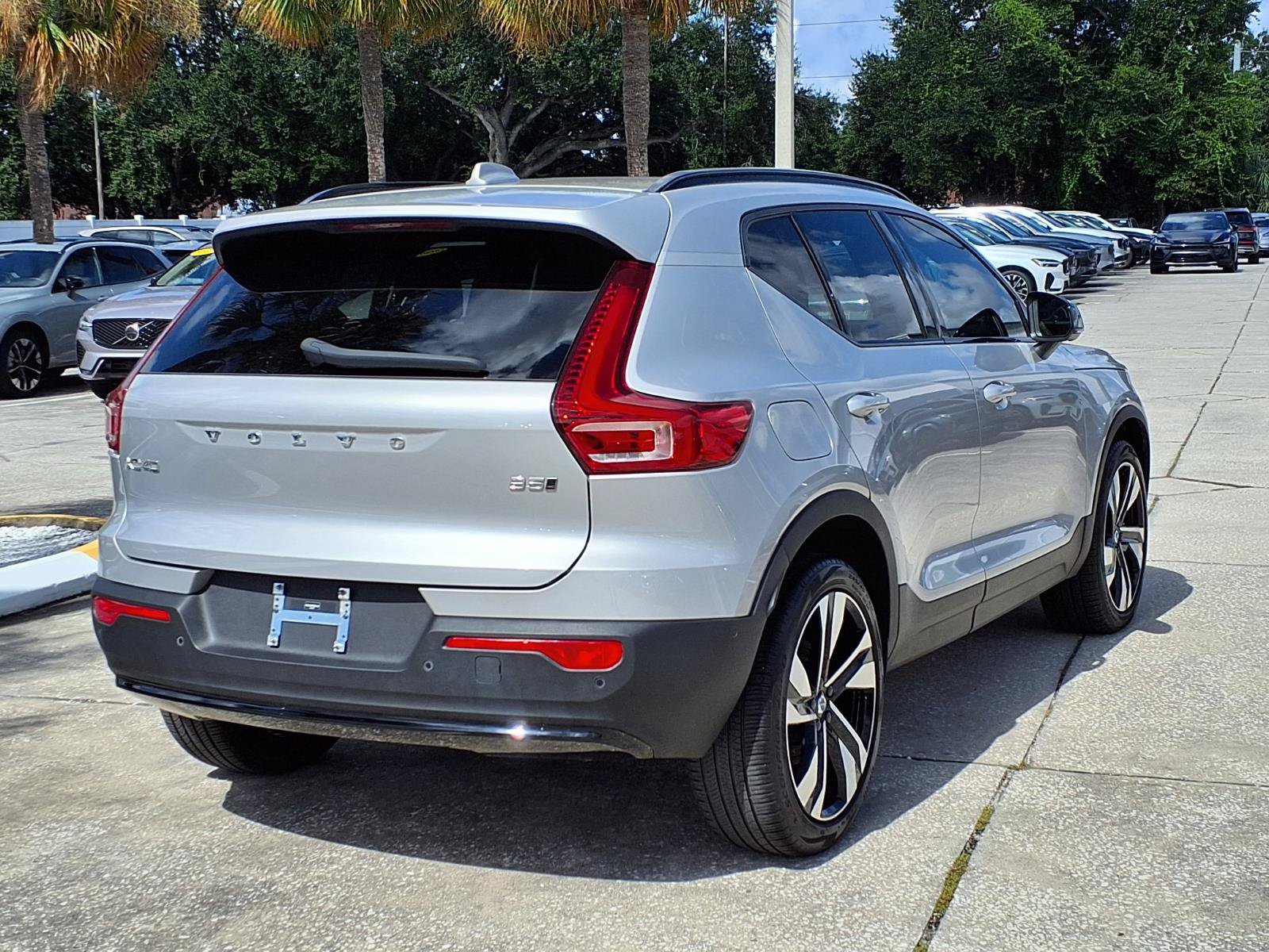 Certified 2025 Volvo XC40 B5 Ultra AWD/4WD image 7