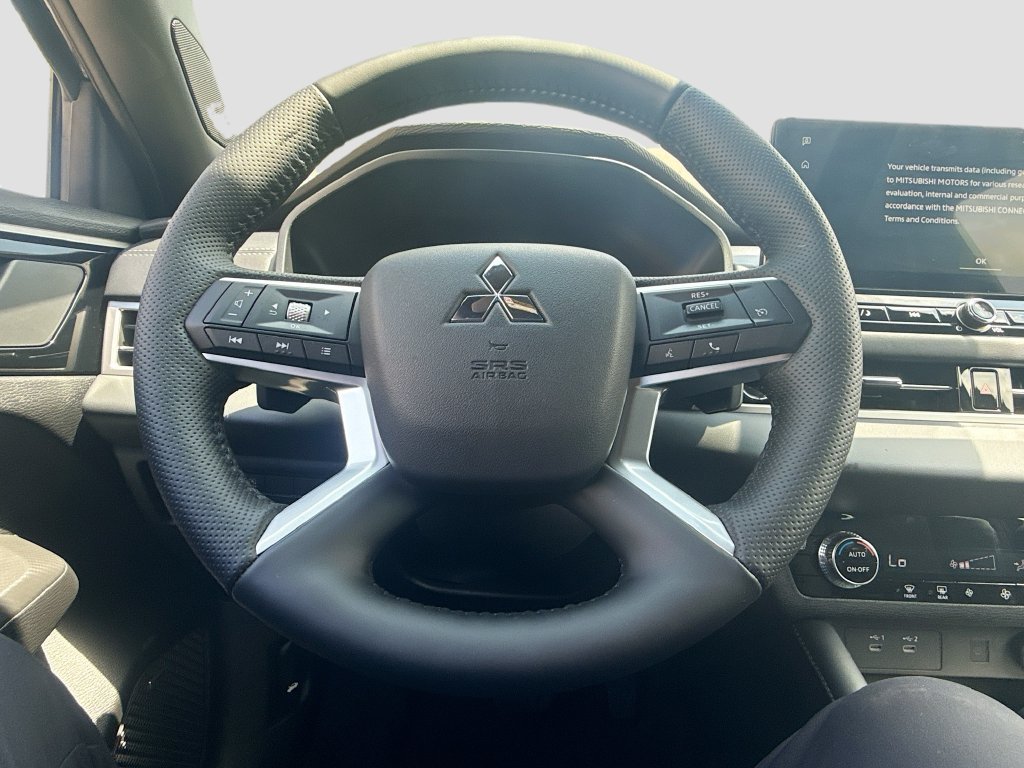 New 2026 Mitsubishi Outlander LE FWD image 11