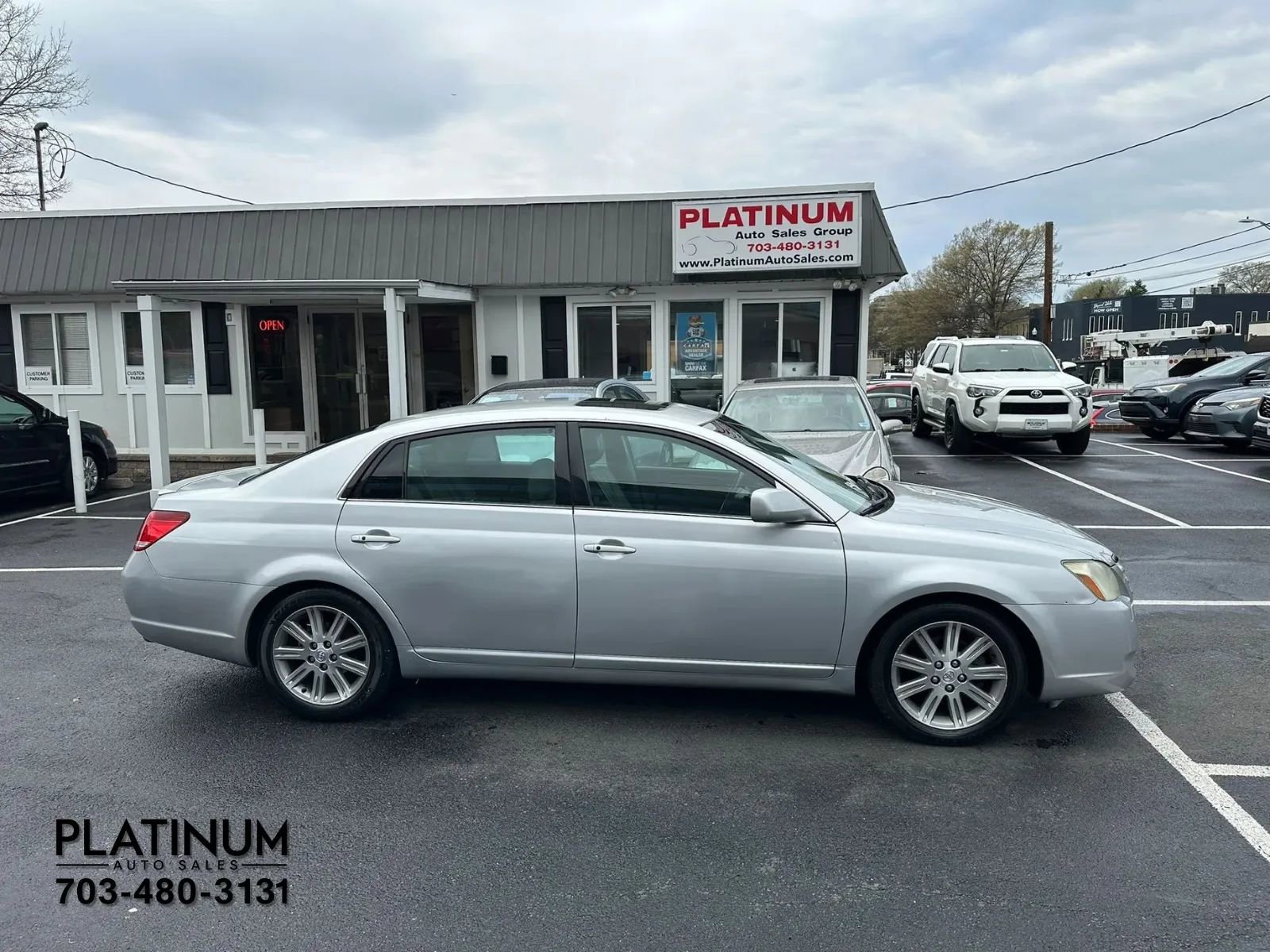 Used 2006 Toyota Avalon Limited FWD image 2