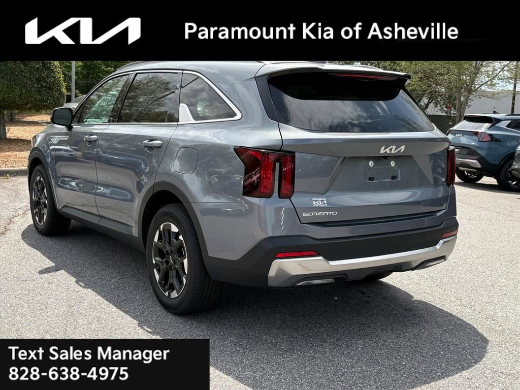 Certified 2025 Kia Sorento S image 4