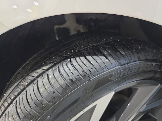 Certified 2025 Hyundai Elantra SEL image 35