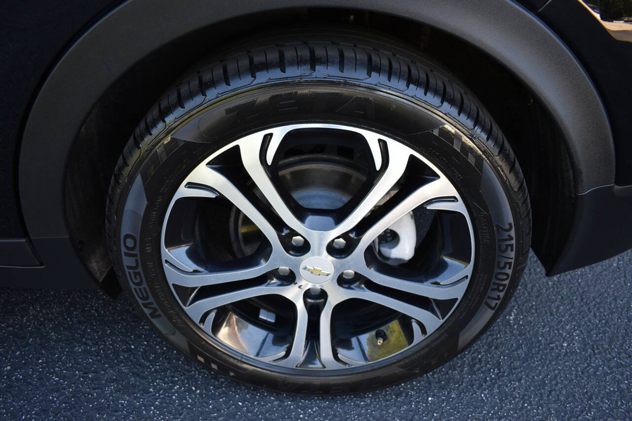 Used 2021 Chevrolet Bolt Premier w/ Infotainment Package FWD image 41
