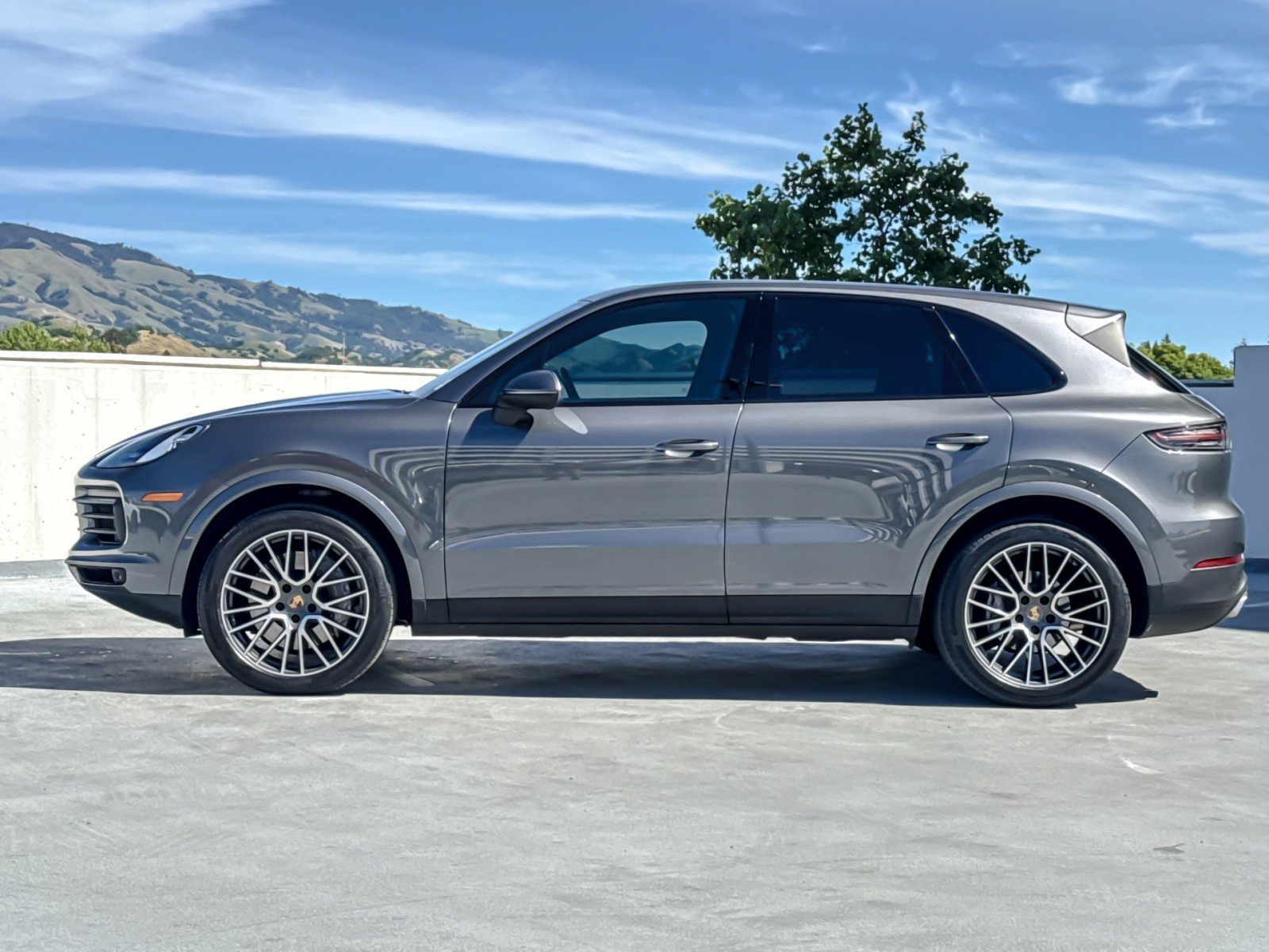Certified 2023 Porsche Cayenne image 2