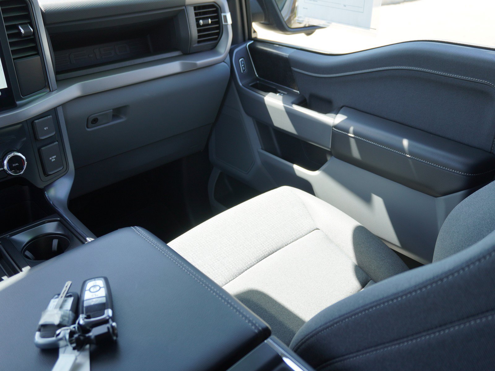 Used 2025 Ford F150 Lightning XLT AWD/4WD image 18