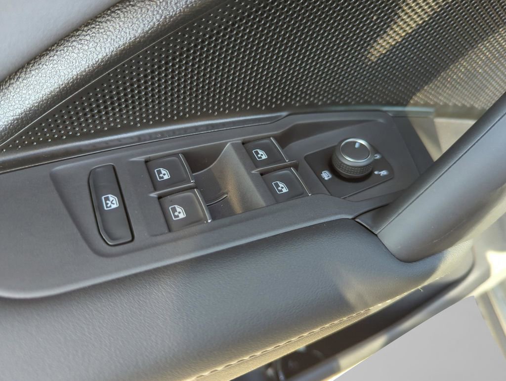 New 2026 Volkswagen Tiguan SE R-Line AWD/4WD image 43