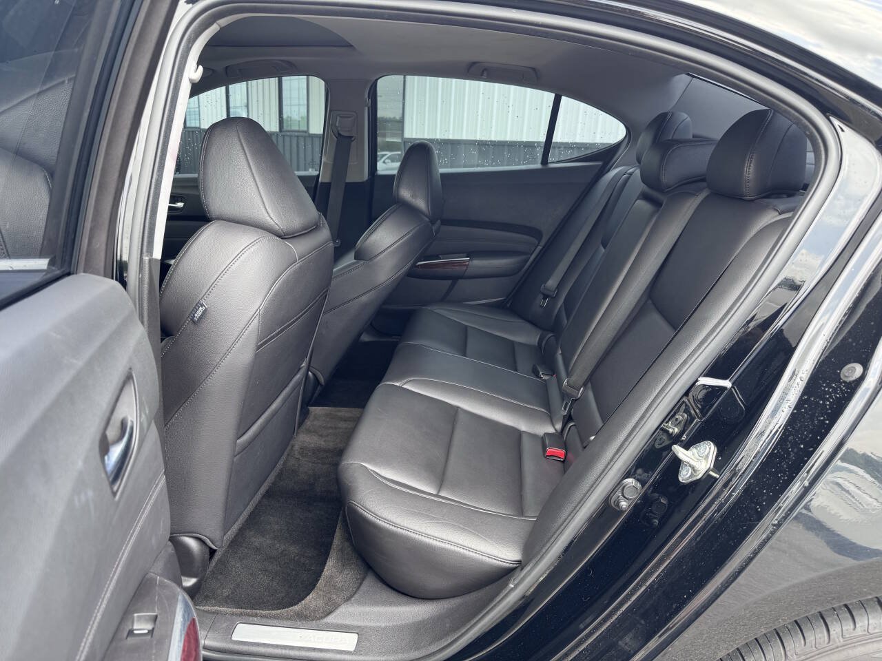 Used 2017 Acura TLX FWD image 11