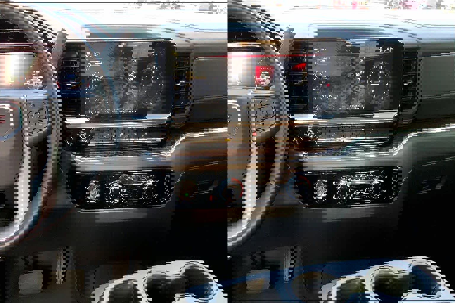 Used 2024 GMC Sierra 1500 Elevation image 7