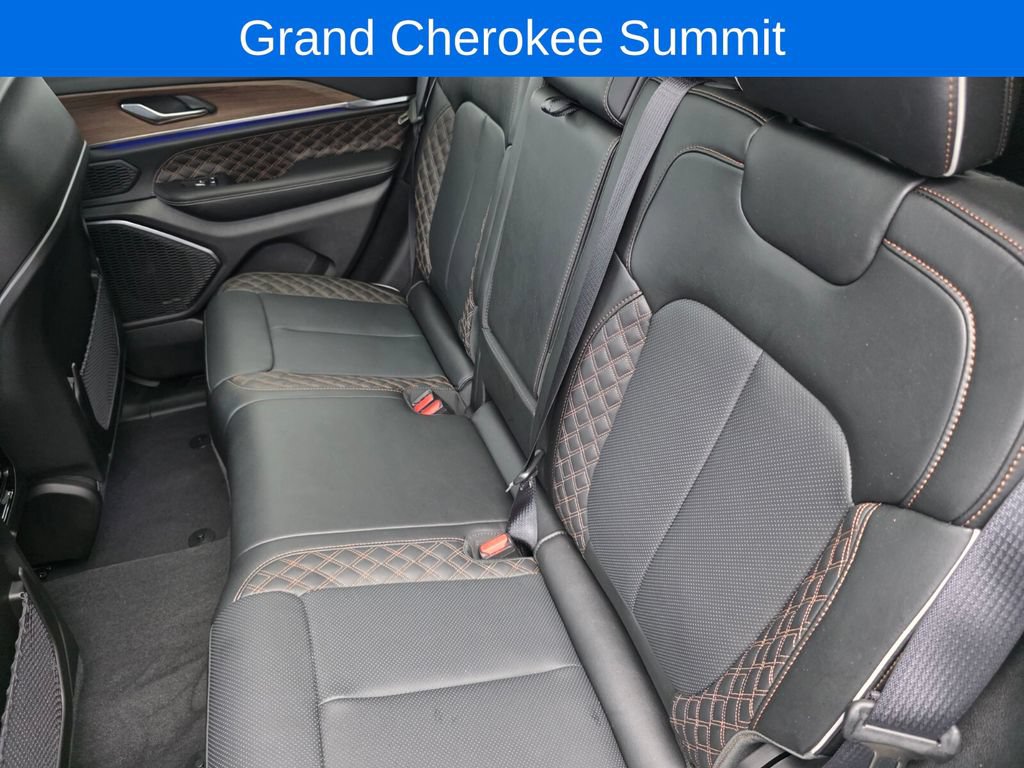 Used 2025 Jeep Grand Cherokee Summit w/ Obsidian Package AWD/4WD image 15
