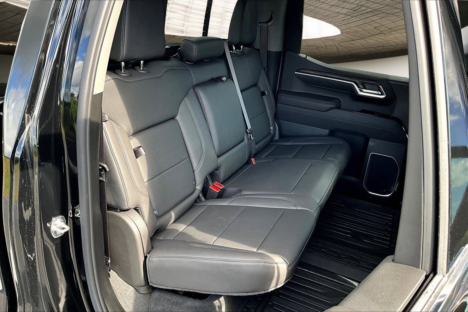 New 2026 GMC Sierra 1500 SLT w/ SLT Premium Plus Package image 9