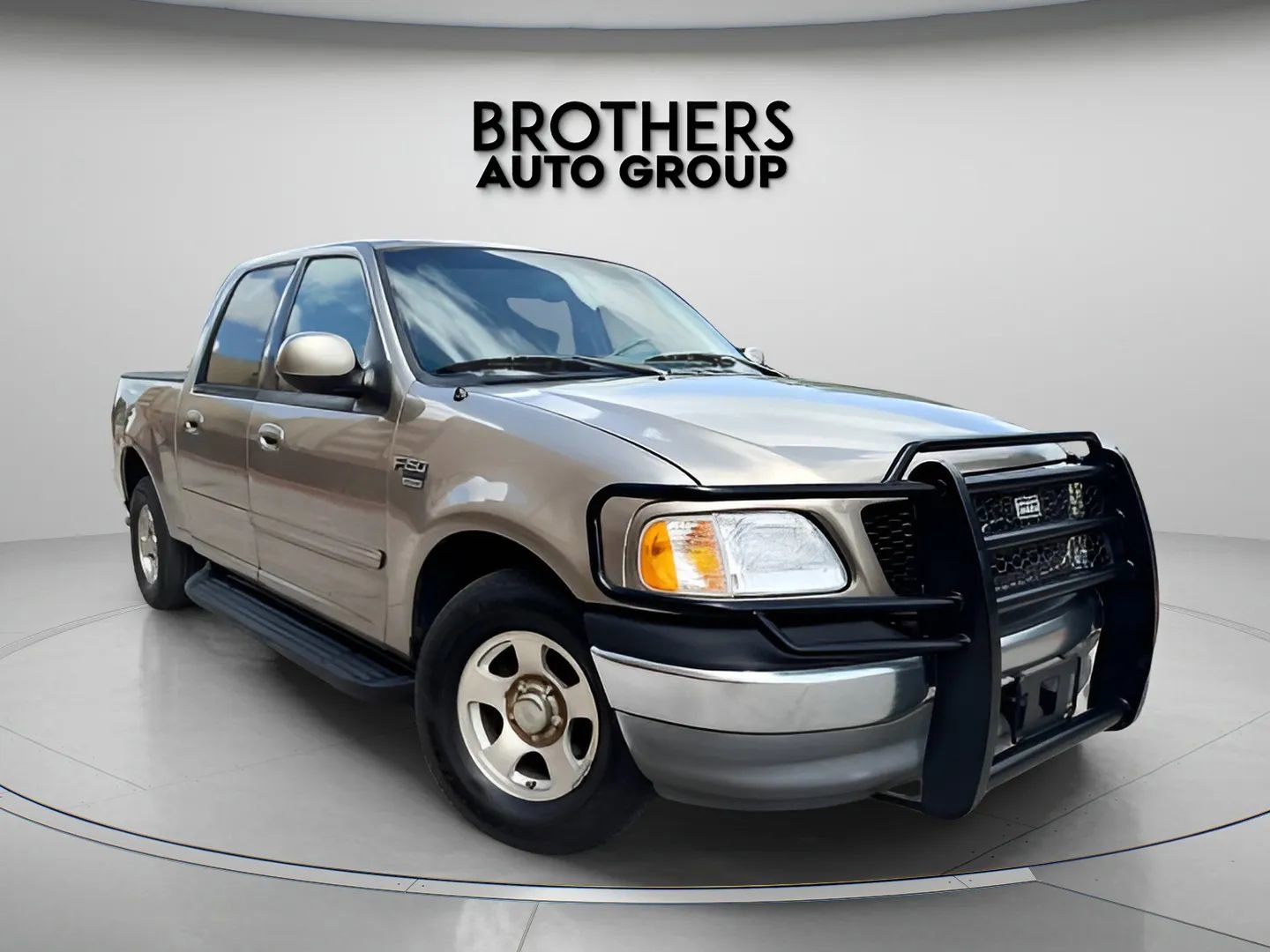 Used 2001 Ford F150 Lariat RWD image 2