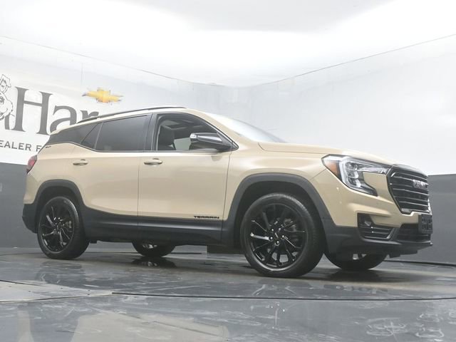Used 2023 GMC Terrain SLT w/ Infotainment Package II image 2