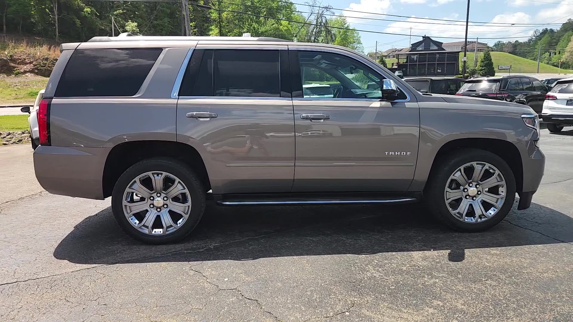 Used 2019 Chevrolet Tahoe Premier AWD/4WD image 17