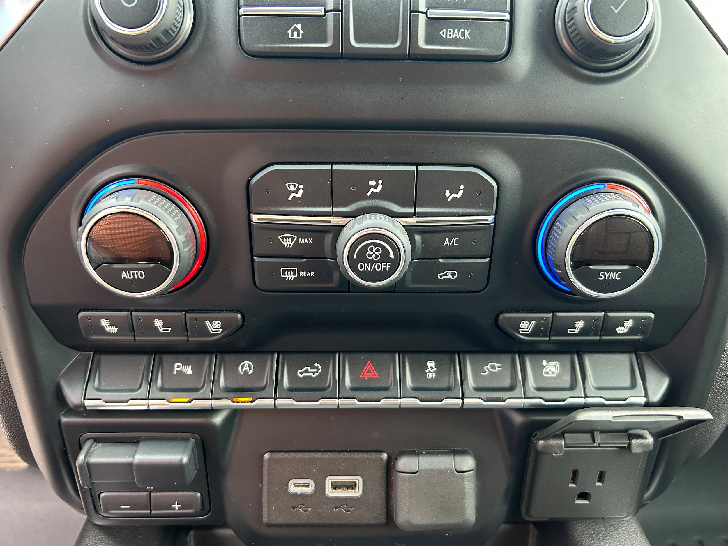 Used 2019 Chevrolet Silverado 1500 LTZ w/ LTZ Plus Package AWD/4WD image 23