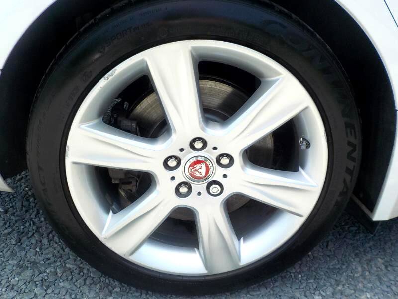 Used 2017 Jaguar XE Prestige image 31