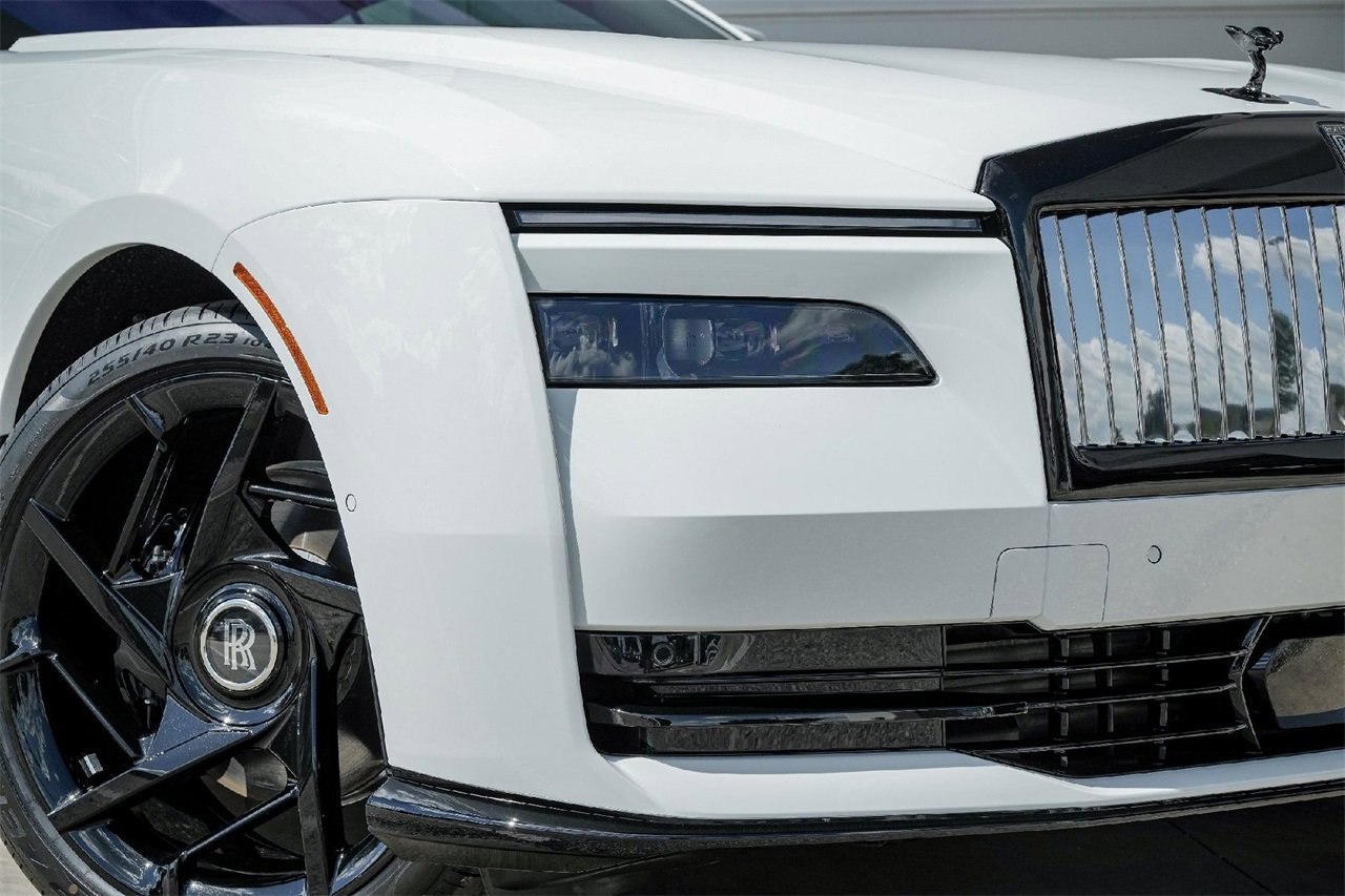 New 2025 Rolls-Royce Spectre Black Badge image 3