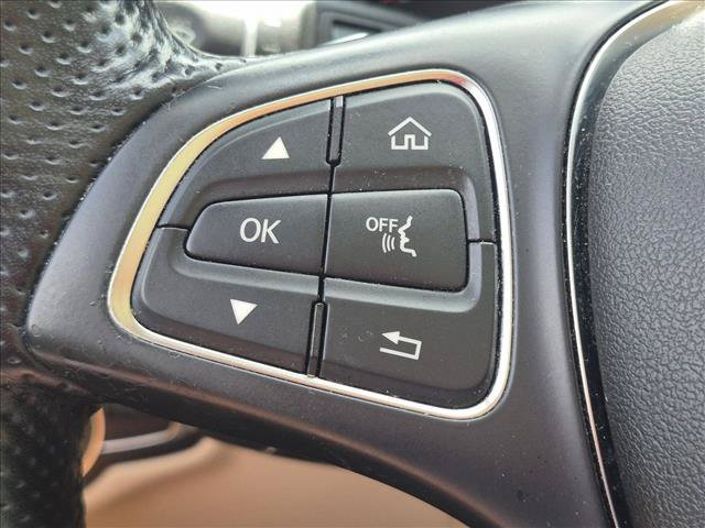 Used 2018 Mercedes-Benz GLC 300 4MATIC image 11
