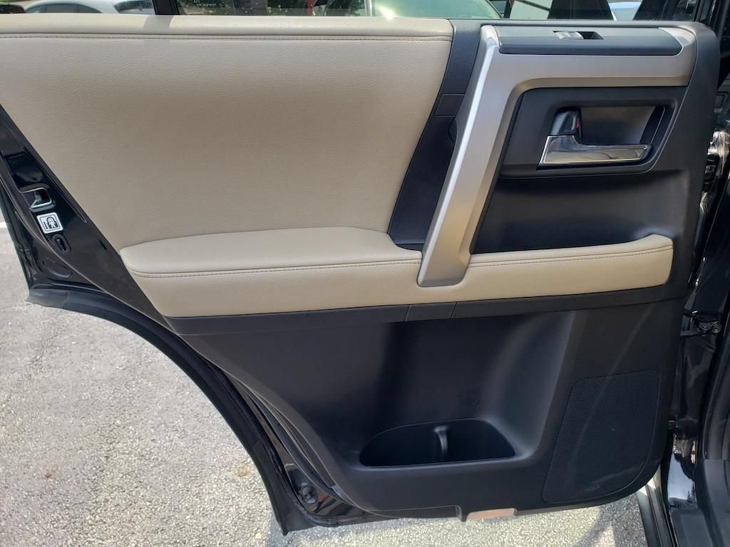 Used 2017 Toyota 4Runner SR5 AWD/4WD image 34
