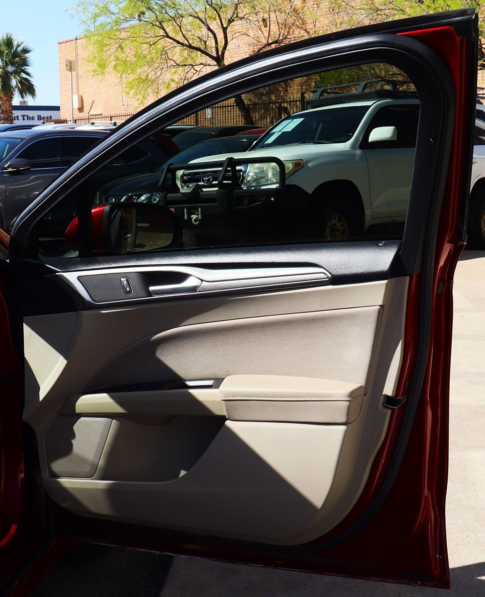 Used 2019 Ford Fusion SE image 29