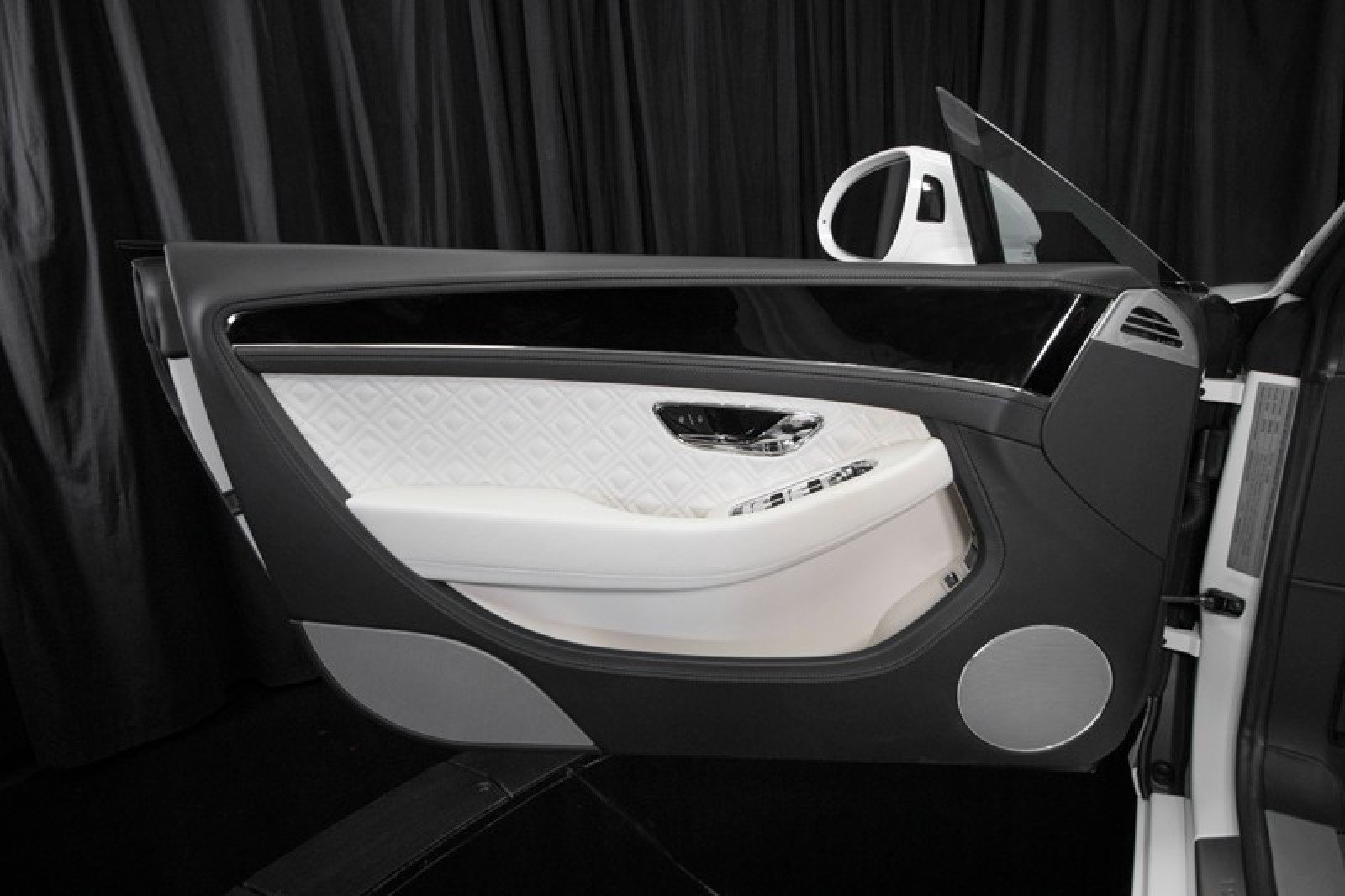 Used 2020 Bentley Continental GT V8 First Edition image 32