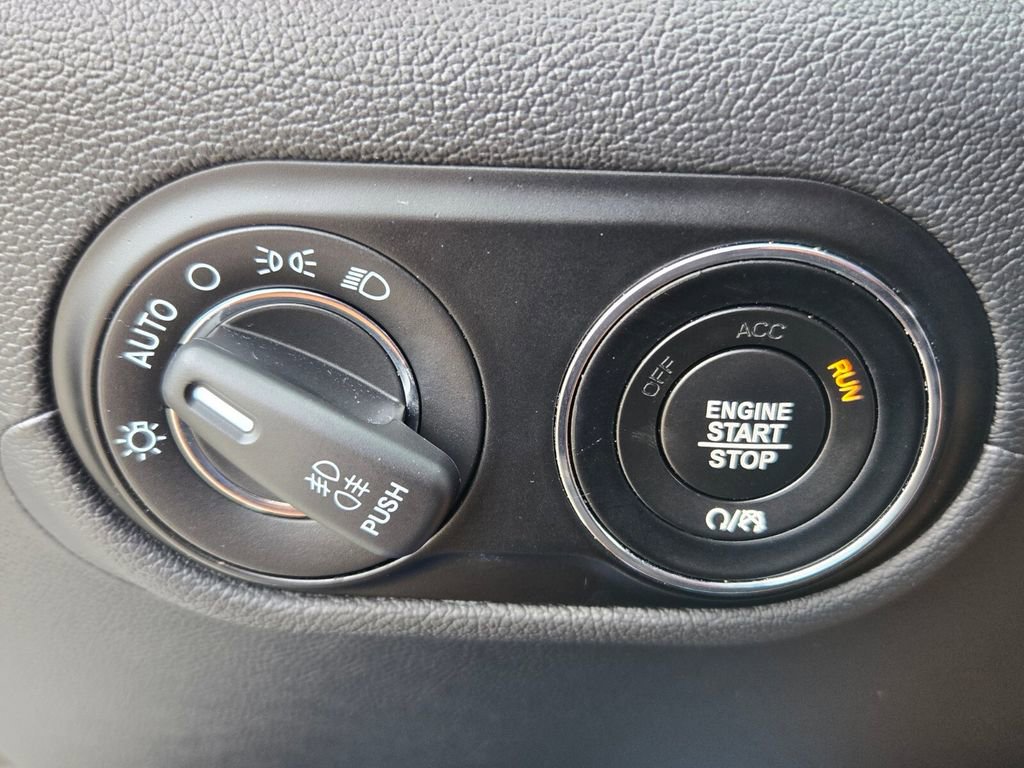 Used 2023 Maserati Levante GT image 25