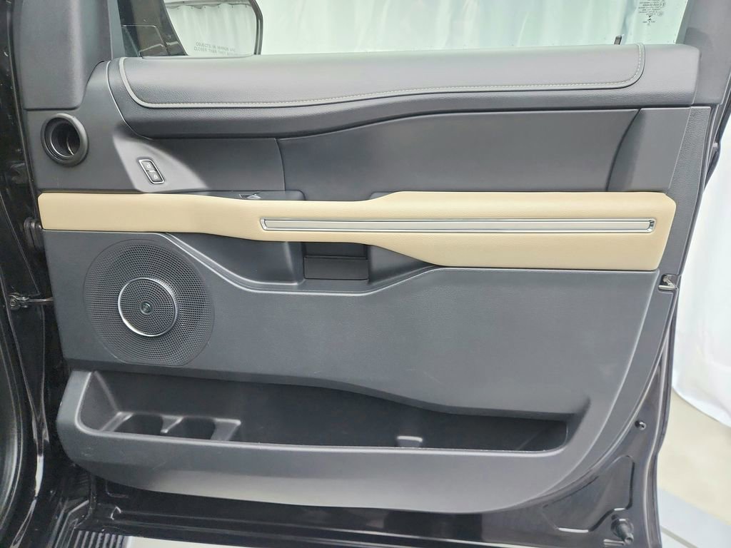 Used 2023 Ford Expedition Limited image 30