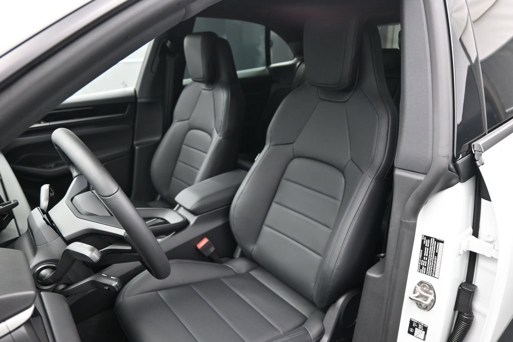 New 2026 Porsche Macan 4 Electric AWD/4WD image 5