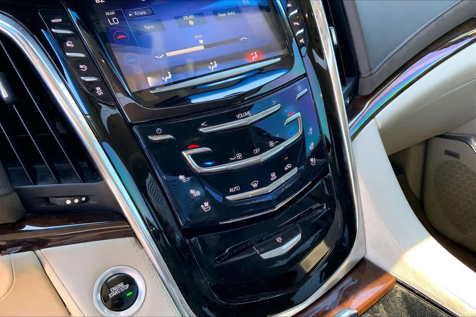 Used 2017 Cadillac Escalade Luxury AWD/4WD image 33