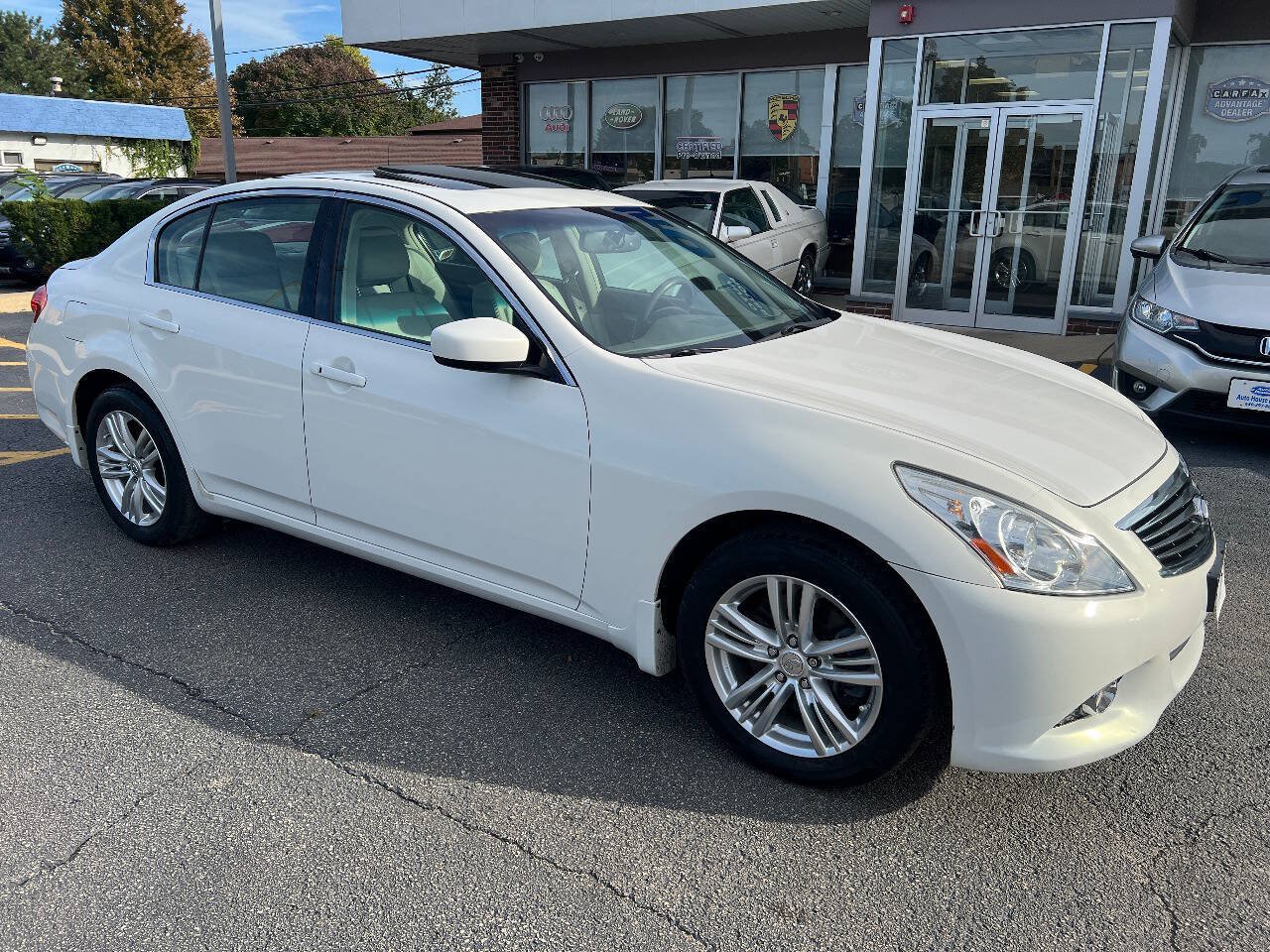 Used 2011 INFINITI G37 x Sedan w/ Premium Pkg AWD/4WD image 5
