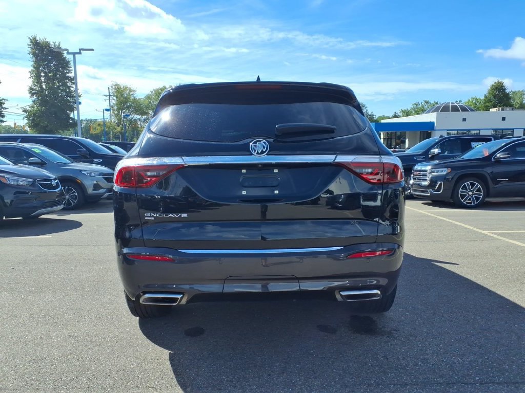 Used 2024 Buick Enclave Essence AWD/4WD image 6