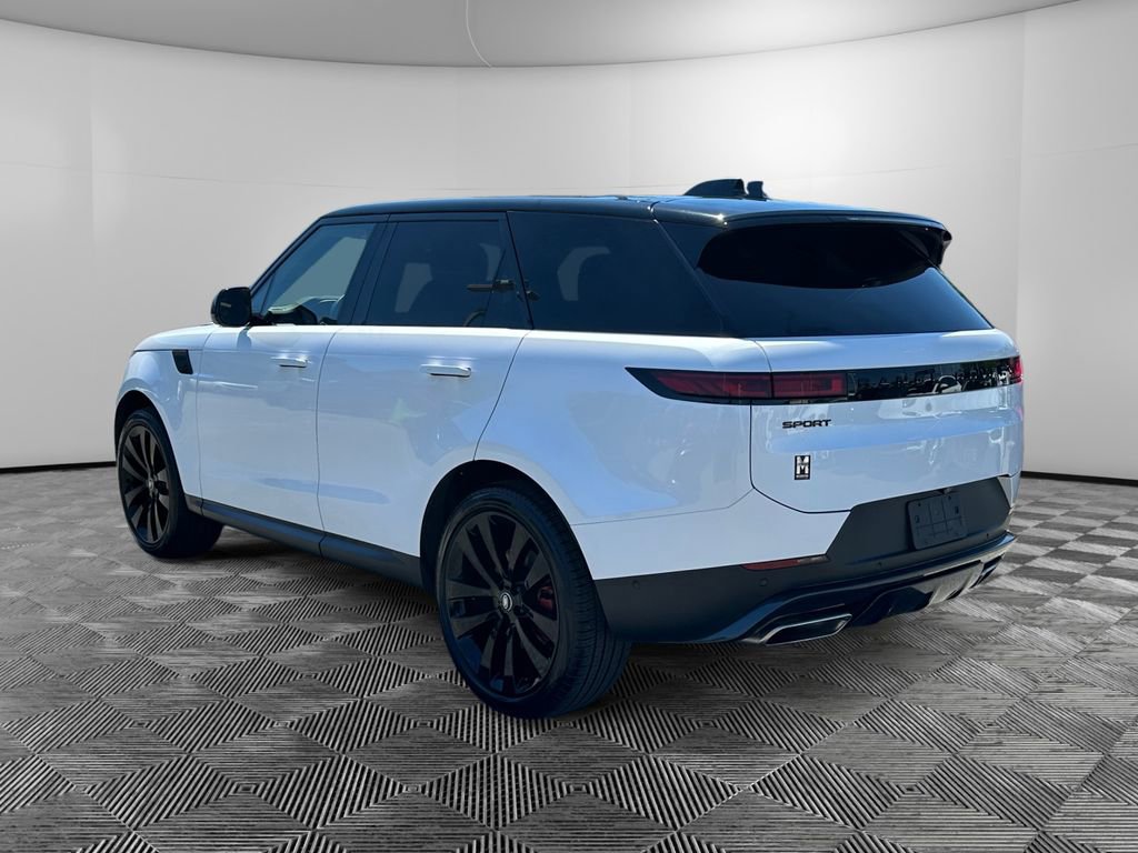 Used 2024 Land Rover Range Rover Sport SE AWD/4WD image 3