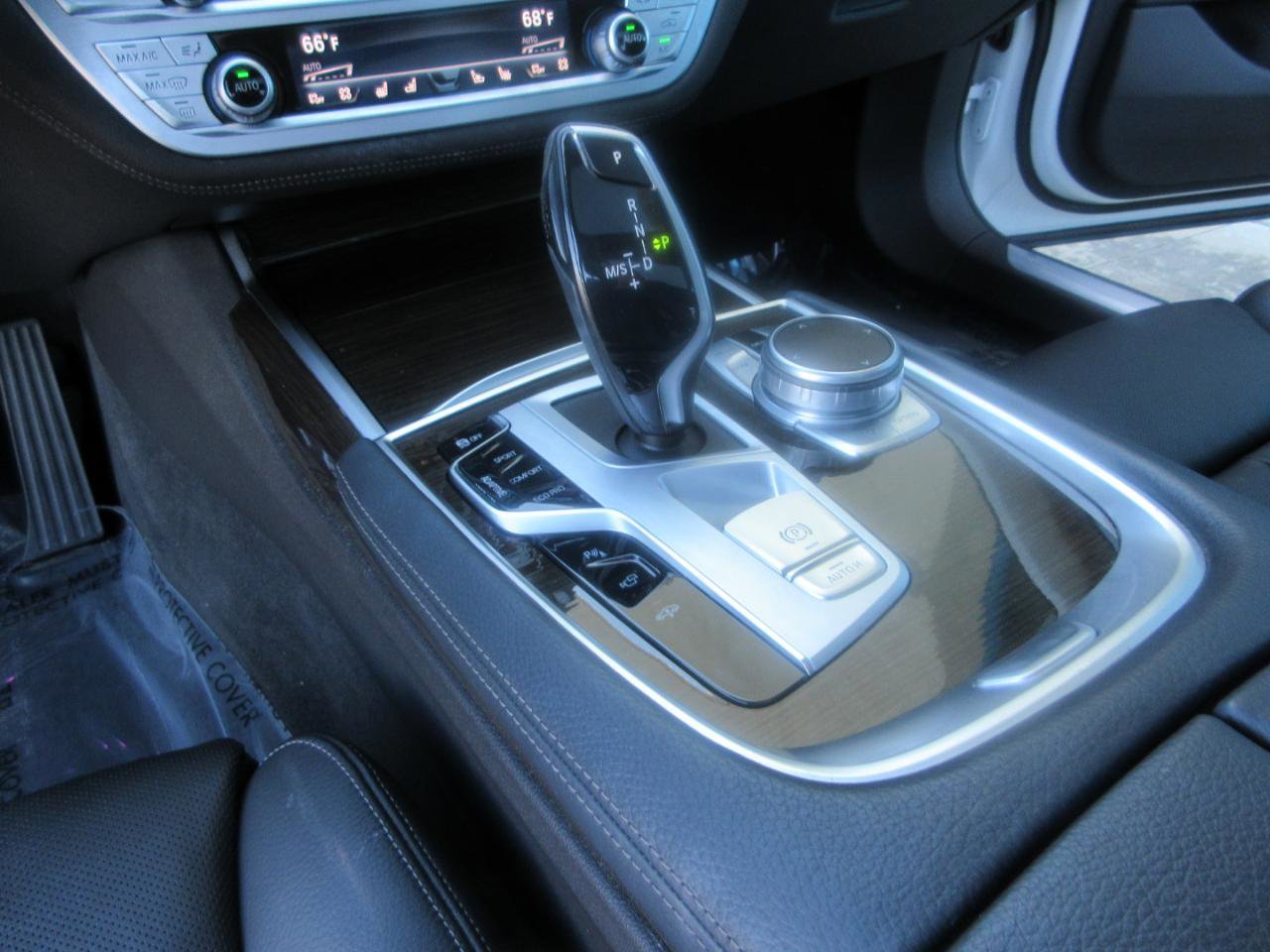 Used 2022 BMW 740i image 48