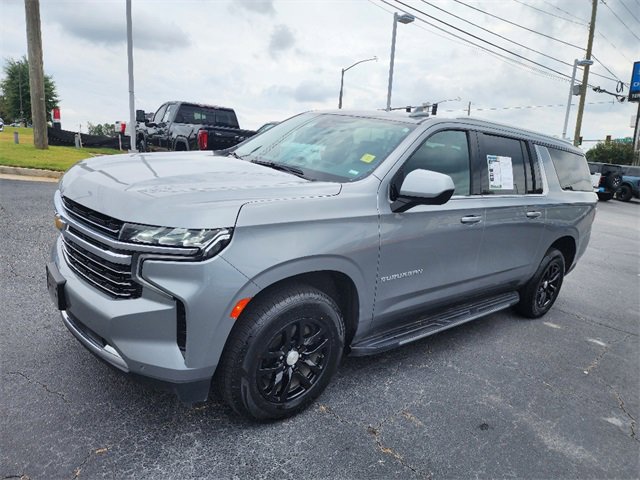 Used 2023 Chevrolet Suburban LT image 3