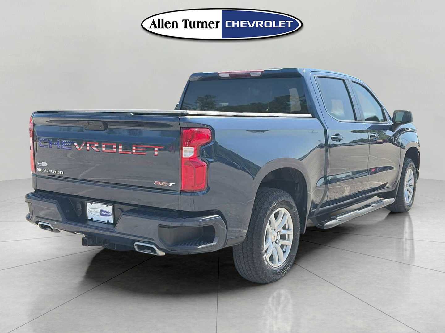Used 2022 Chevrolet Silverado 1500 RST w/ Z71 Off-Road Package AWD/4WD image 4
