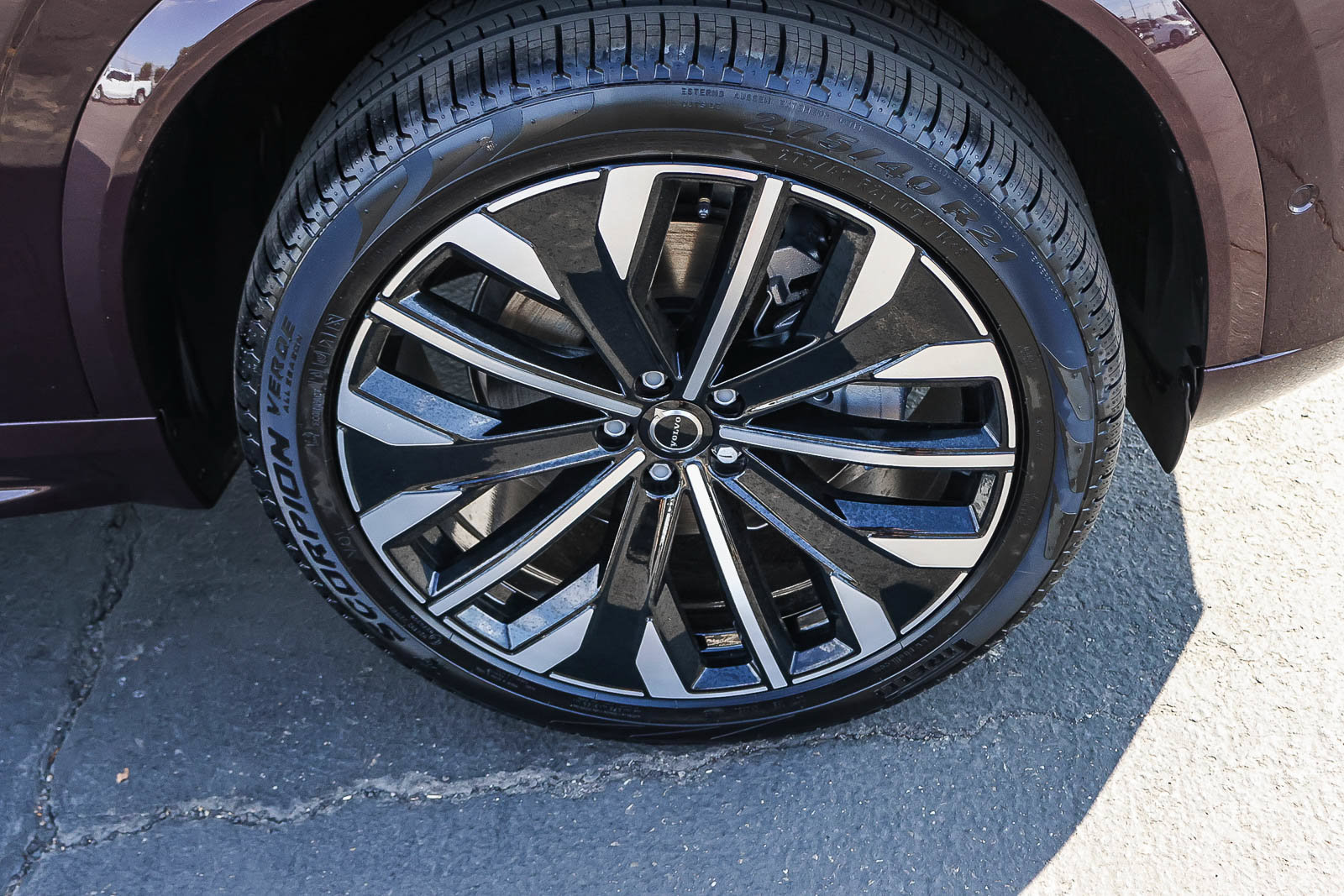 New 2026 Volvo XC90 B5 Plus w/ Protection Package Premier AWD/4WD image 11